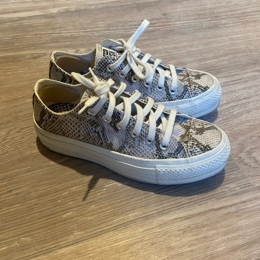 Converse Low Top Sneakers in White and Gray Snake Print